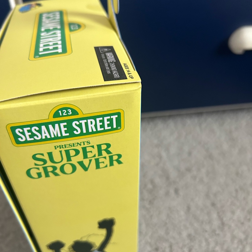 NECA Sesame Street Super Grover - Picture 5 of 11